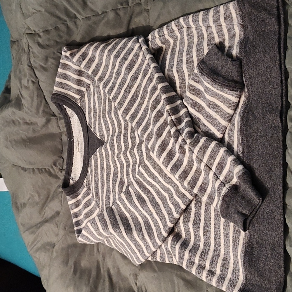 Gray and white striped lightweight sweatshirt from per se sport.